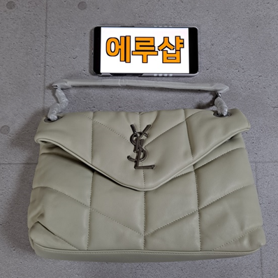 입생로랑 숄더백 루루푸퍼백 미듐