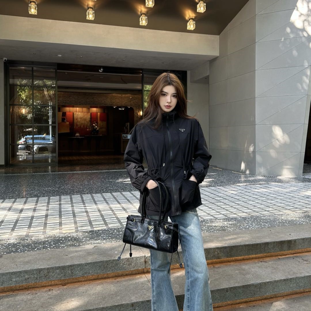 프라다 바람막이 자켓 여성