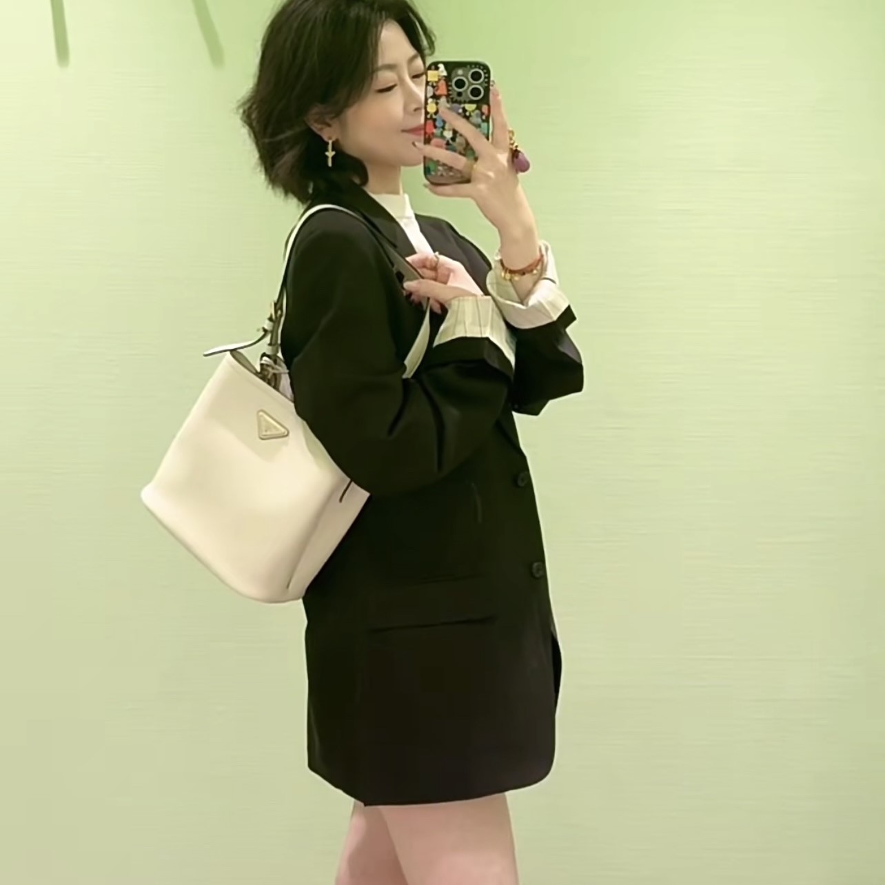 프라다 버킷백 미디엄 레더