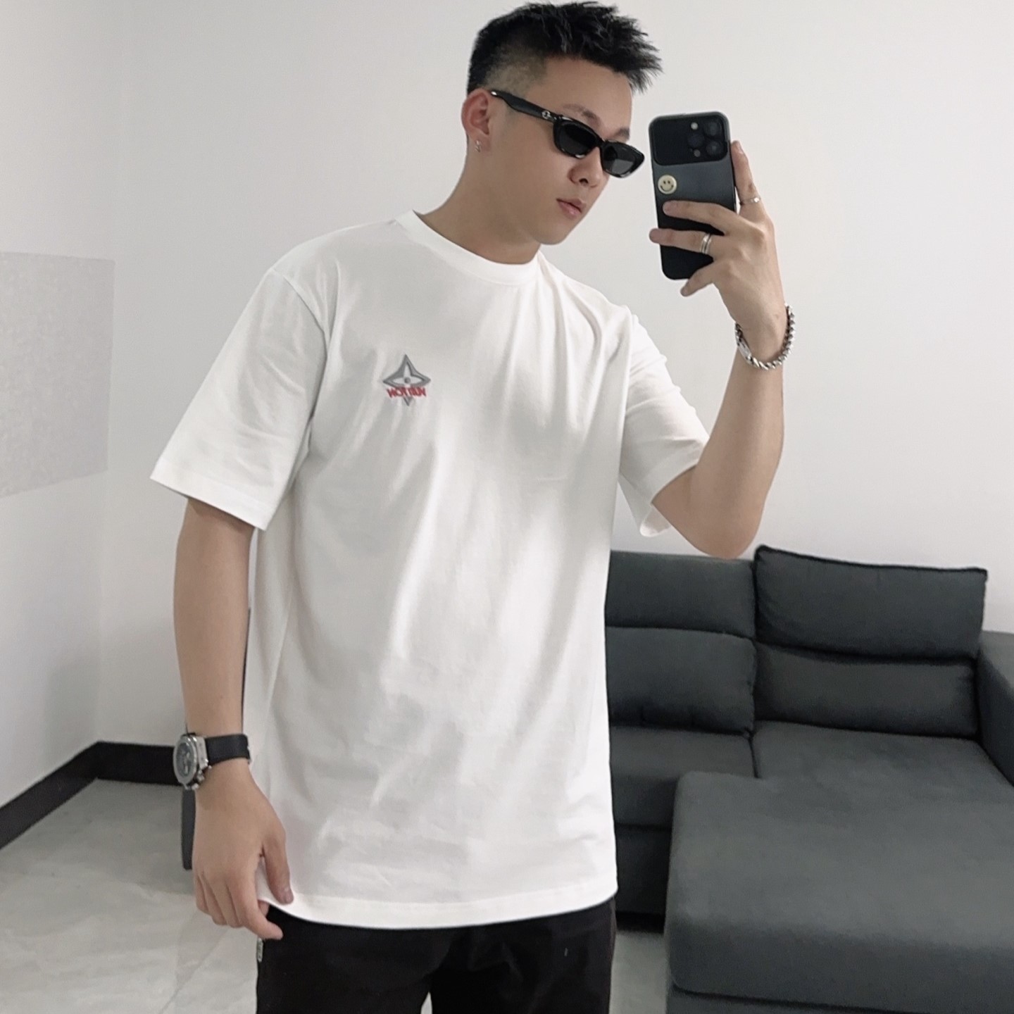 루이비통 반팔티 남녀공용 2가지 색상