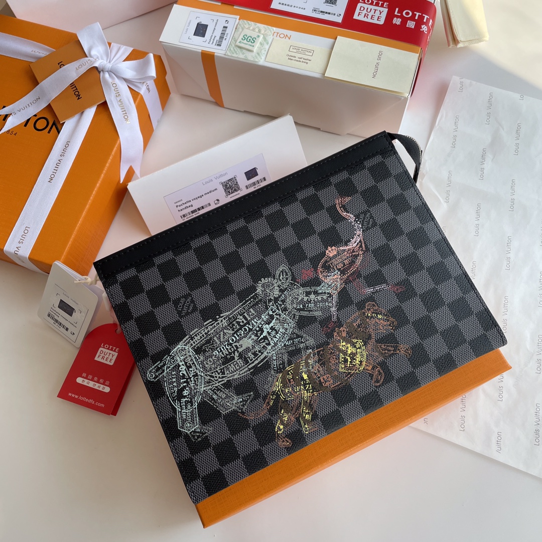 루이비통 포쉐트 보야주 클러치
