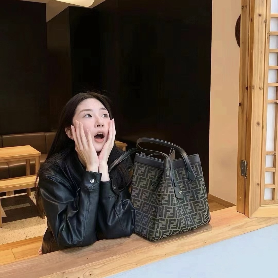 펜디 오리가미 미듐 토트백