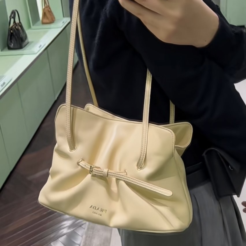 프라다 가죽 버킷백