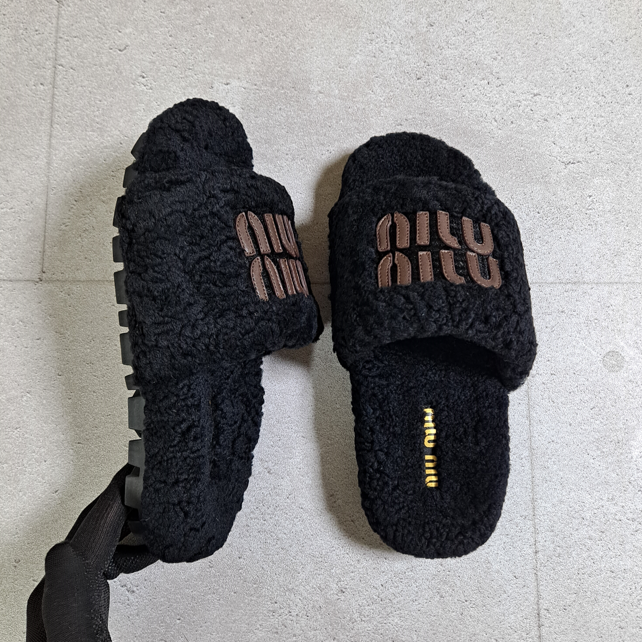 미우미우 여성 털 슬리퍼