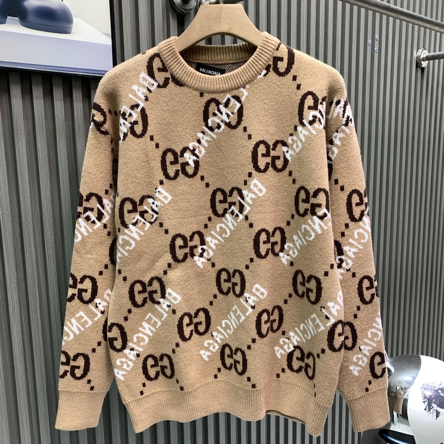 구찌 발렌시아가 콜라보 니트 긴팔 티셔츠