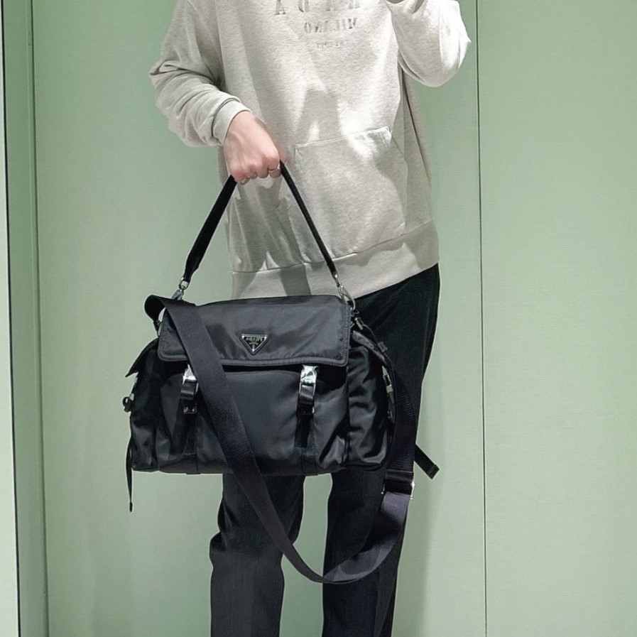 프라다 익스플로어 리나일론 가죽백