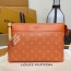 루이비통 보야지 수플 클러치