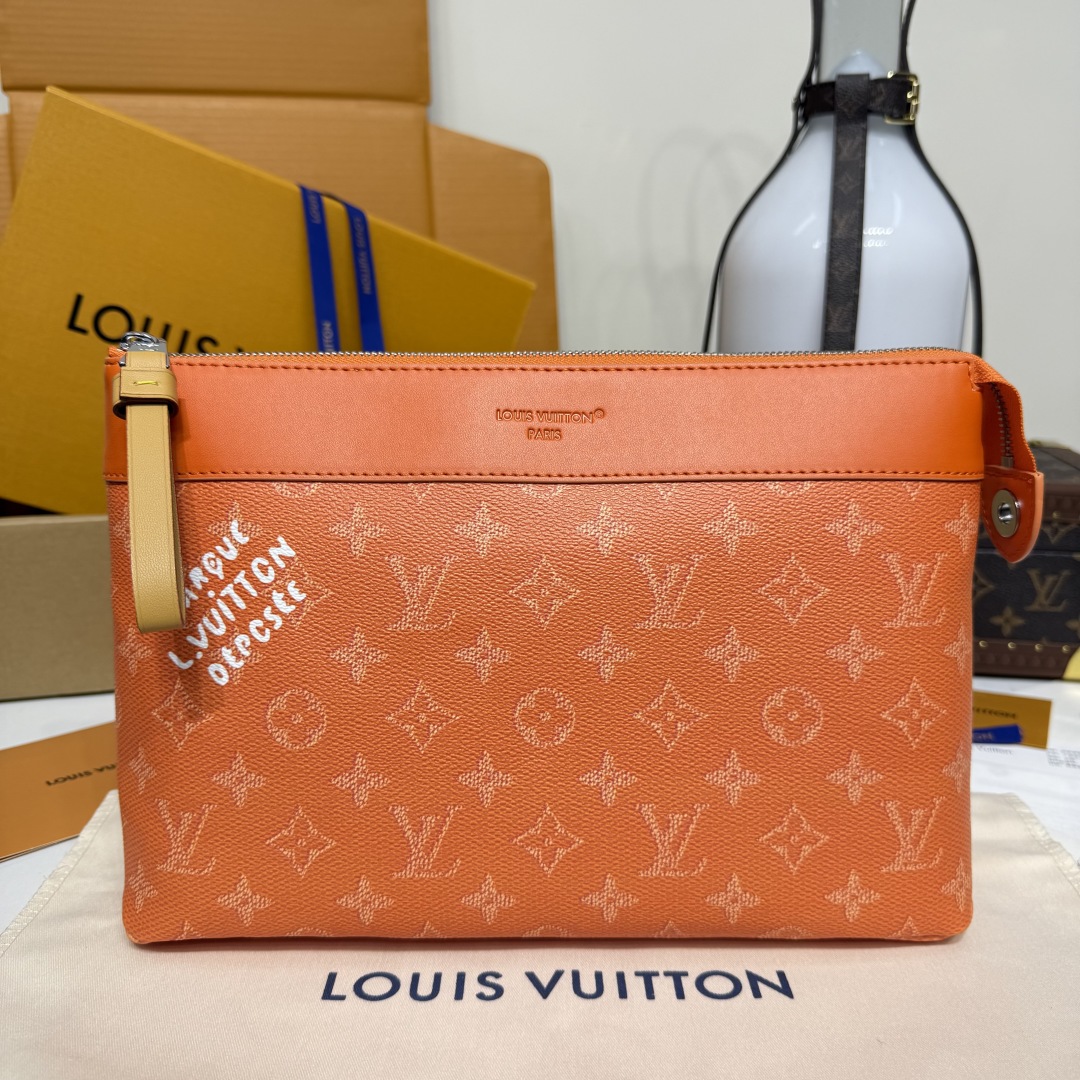 루이비통 보야지 수플 클러치