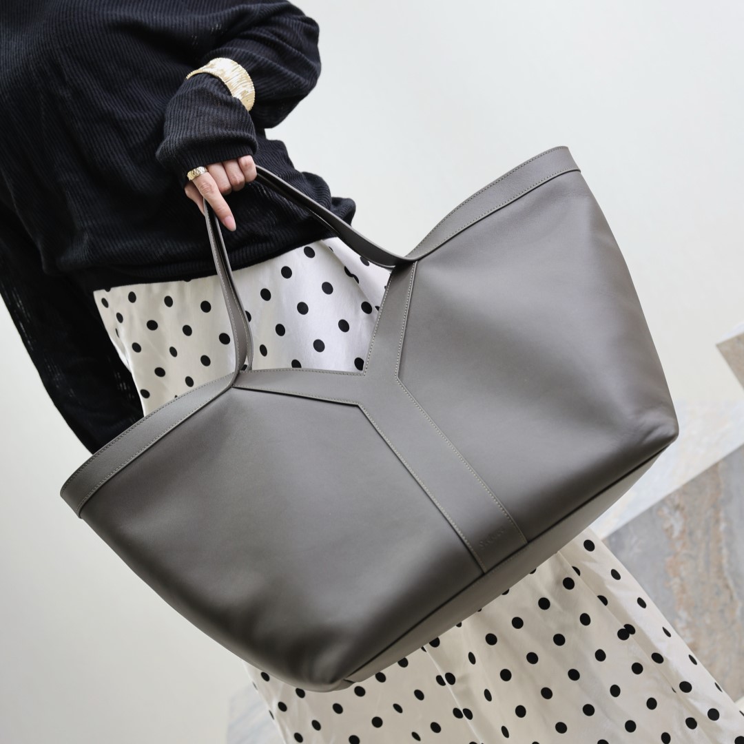 입생로랑 Y 가죽 토트백 817602