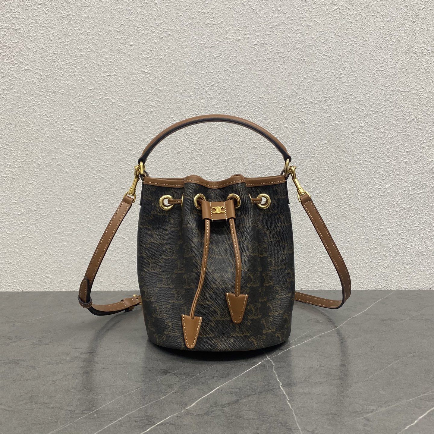 셀린느 틴 클라라 트리오페 캔버스 버킷백