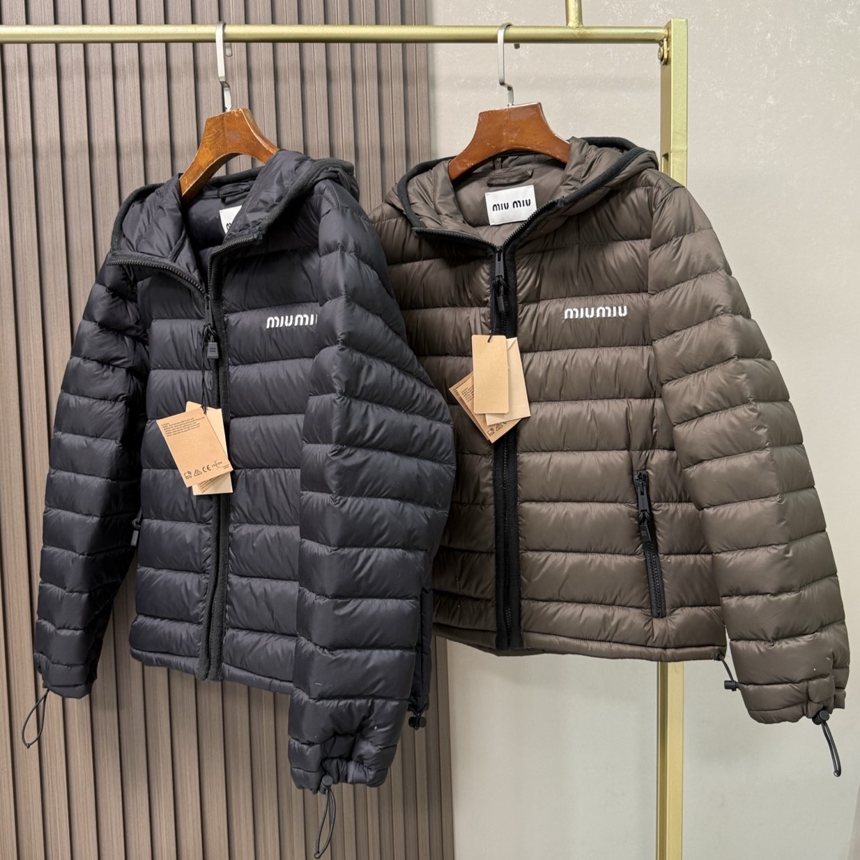 미우미우 여성 경량 패딩 2가지 색상