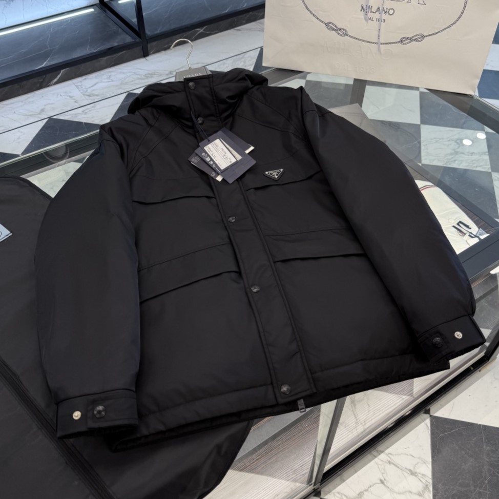 프라다 남성 리나일론 패딩