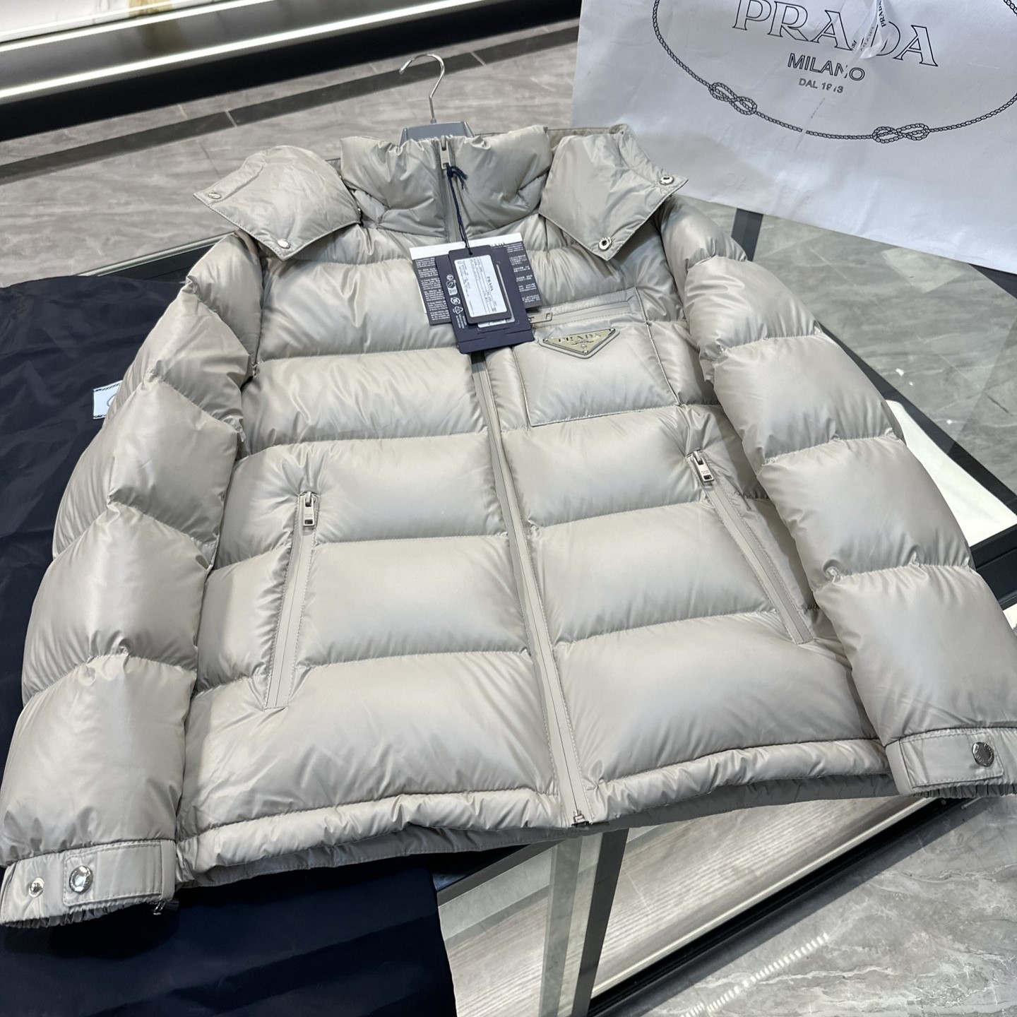 프라다 남성 패딩