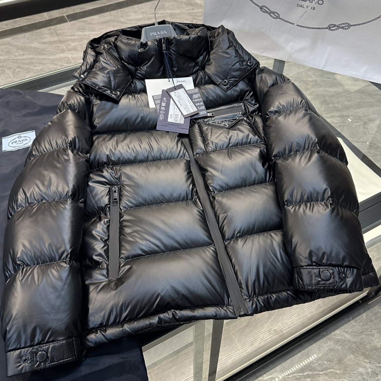 프라다 남성 패딩