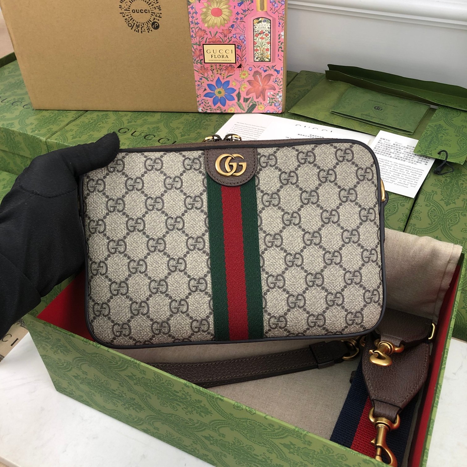 구찌 GG 가죽 크로스백