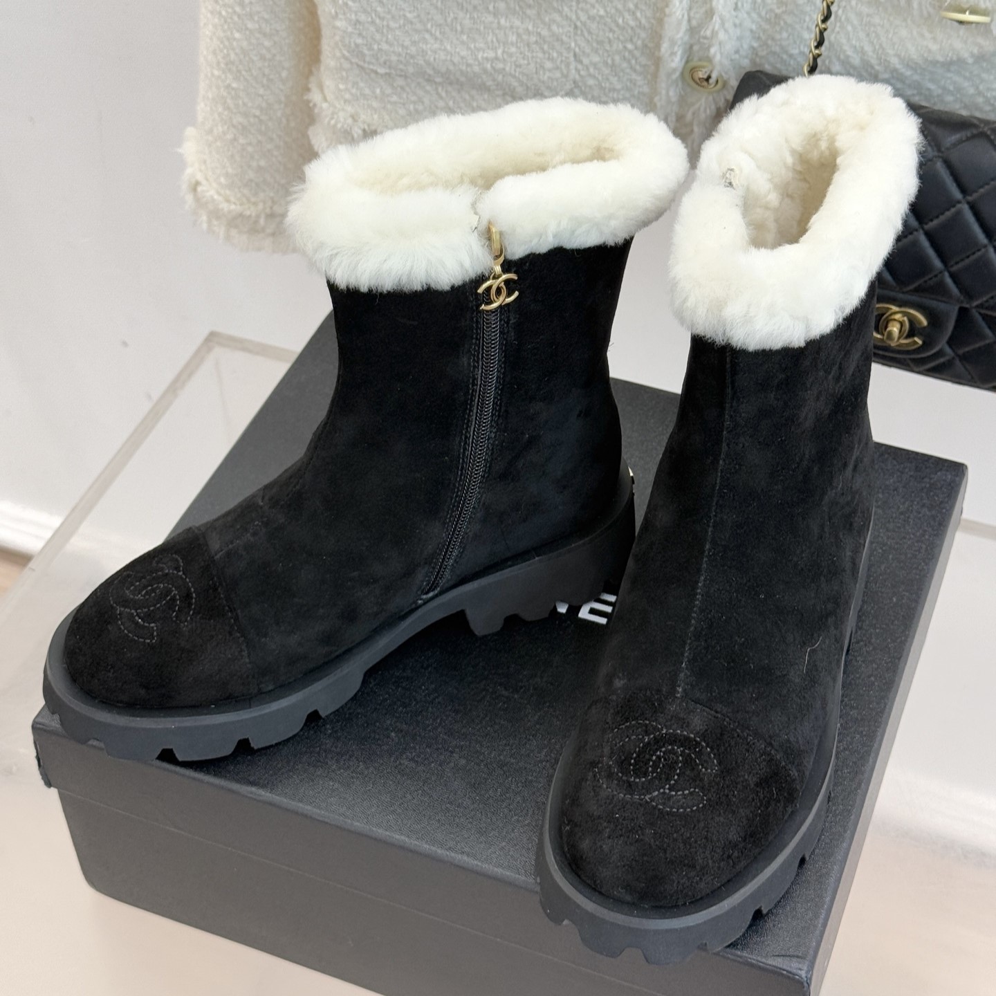 샤넬 기모 부츠 스웨이드