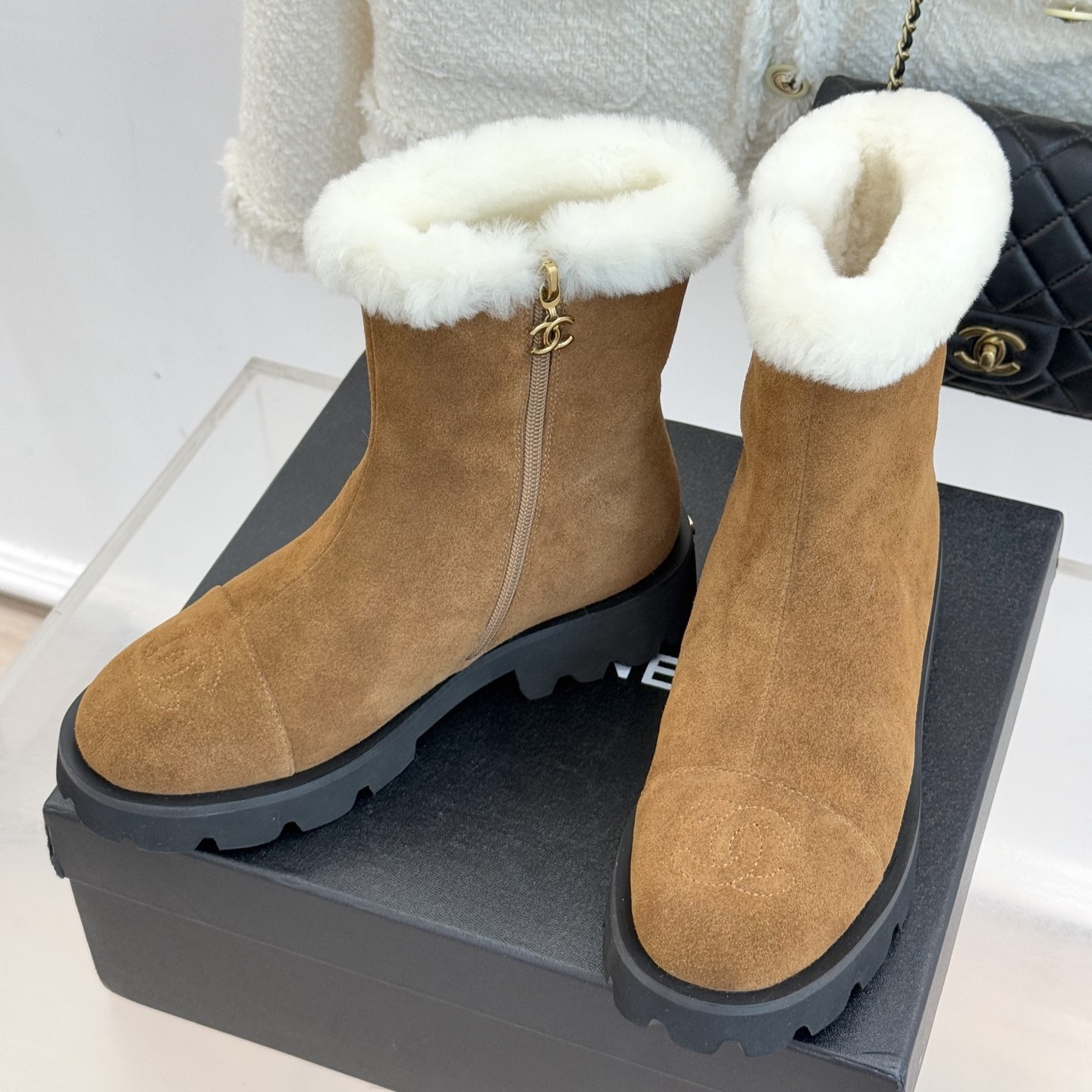 샤넬 기모 부츠 스웨이드