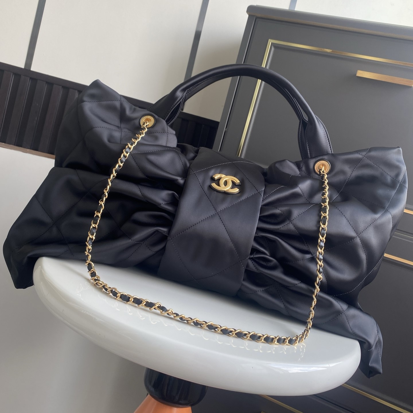 샤넬 보우백 맥시 AS5846