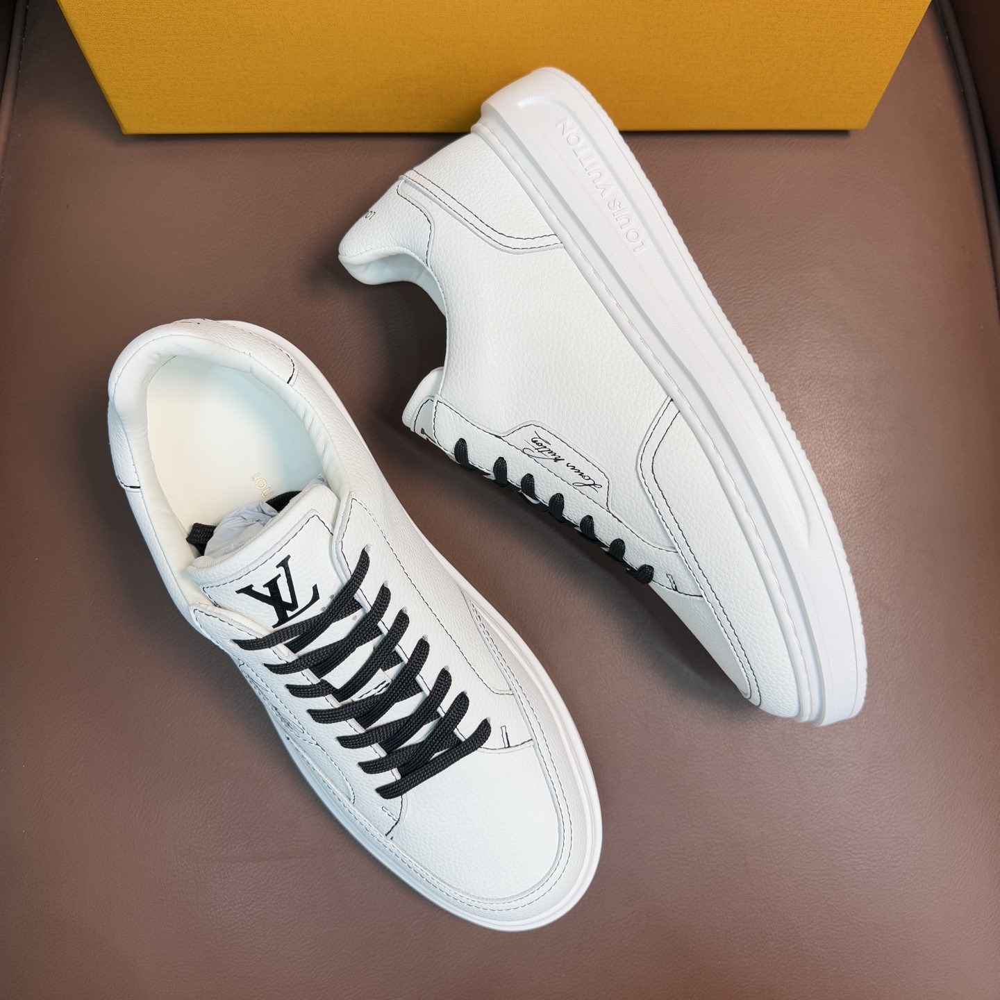 루이비통 남성 스니커즈