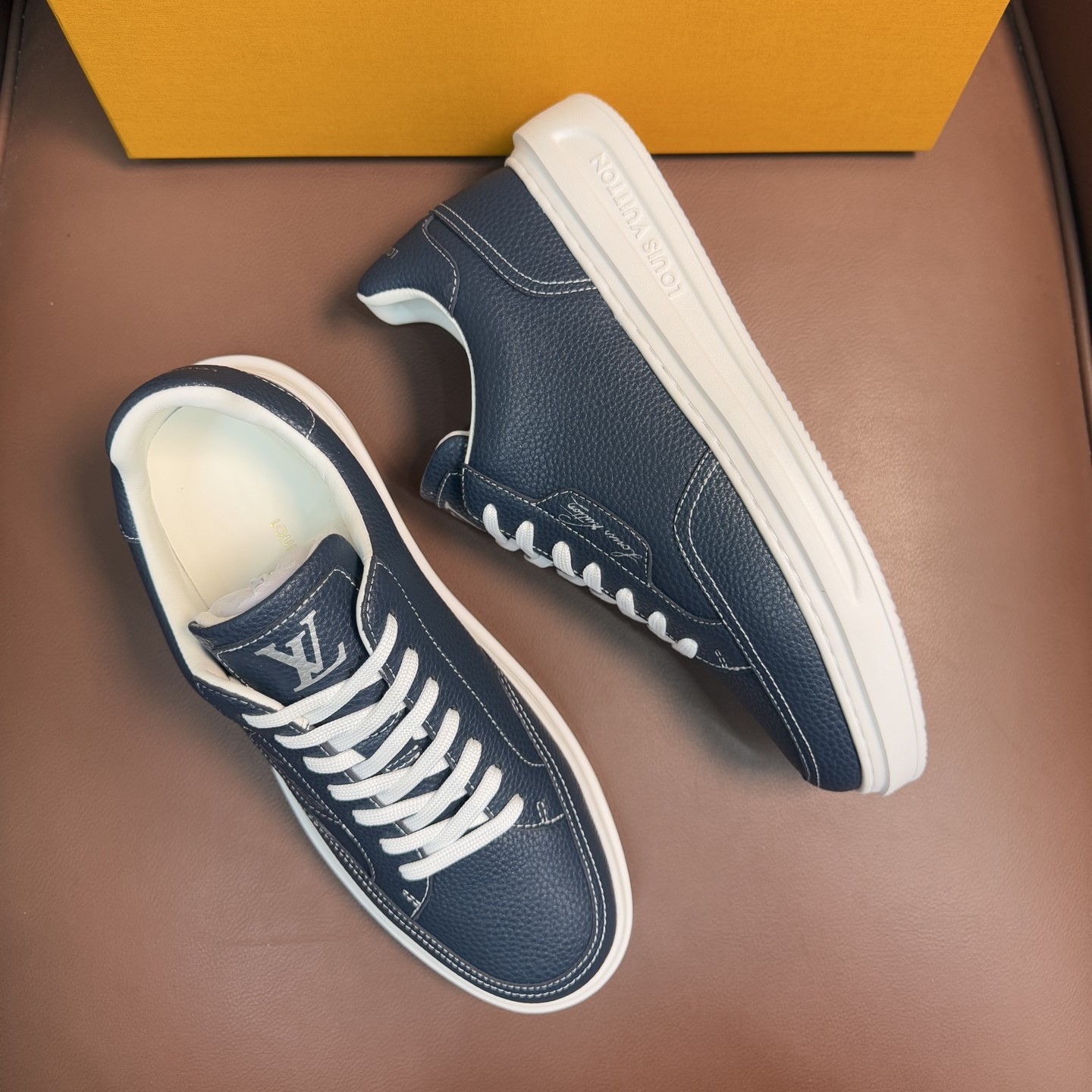 루이비통 남성 스니커즈