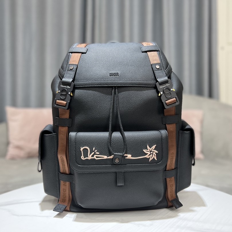 디올 히트 더 로드 백팩 라지