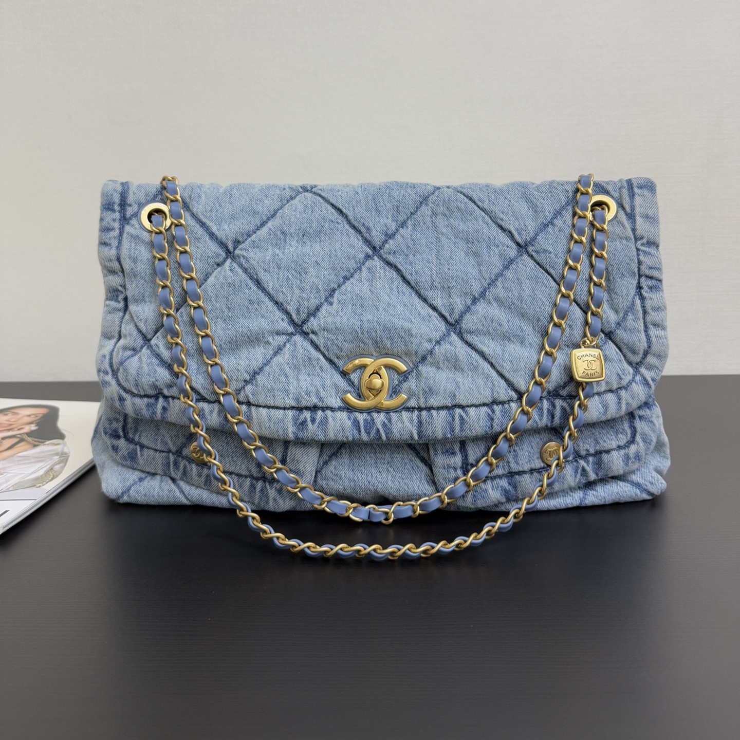 샤넬 맥시 플랩백 데님 AS5727