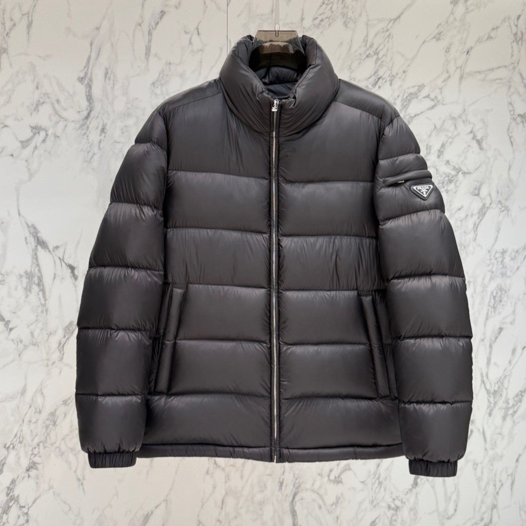 프라다 남성 패딩