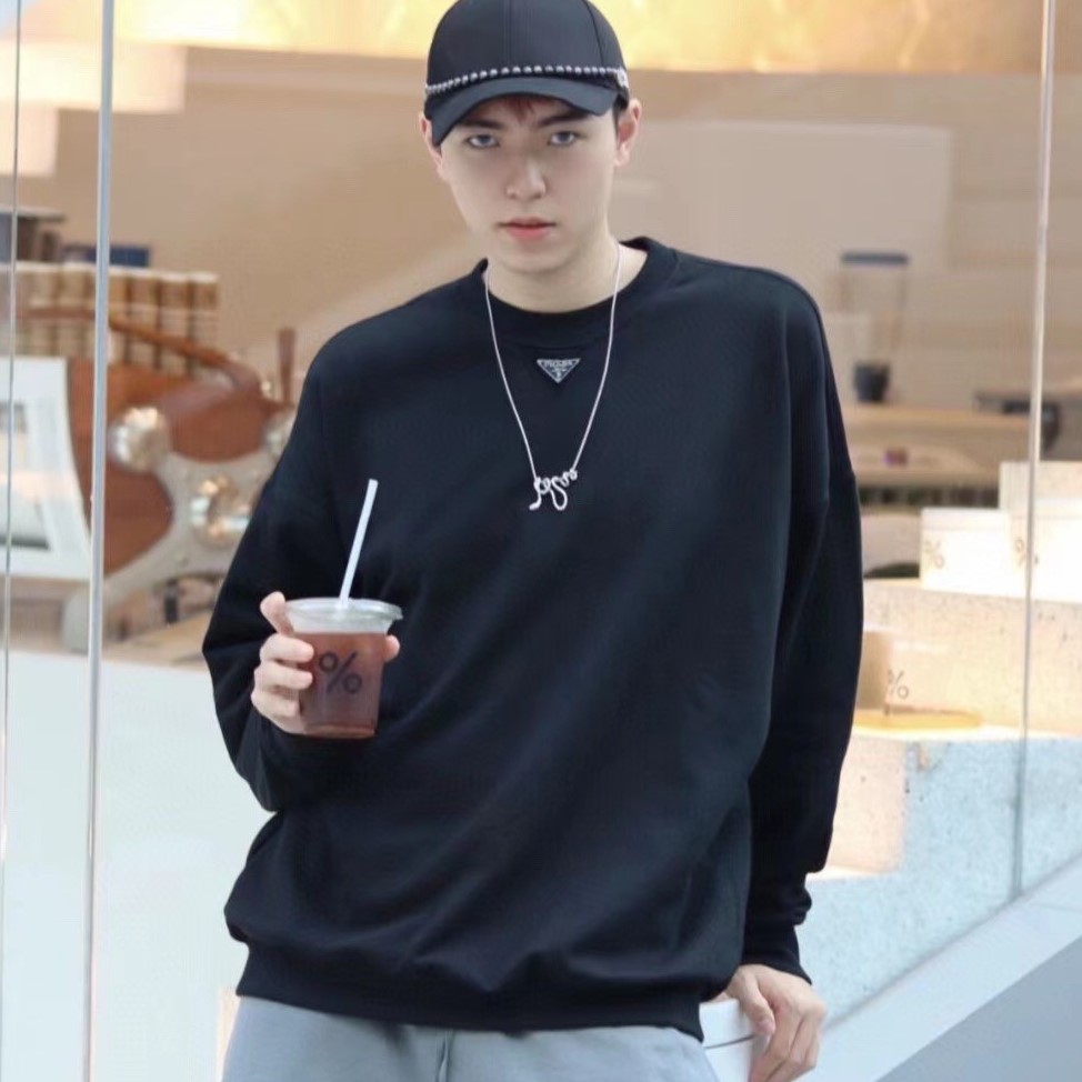 프라다 긴팔 티셔츠 남녀공용