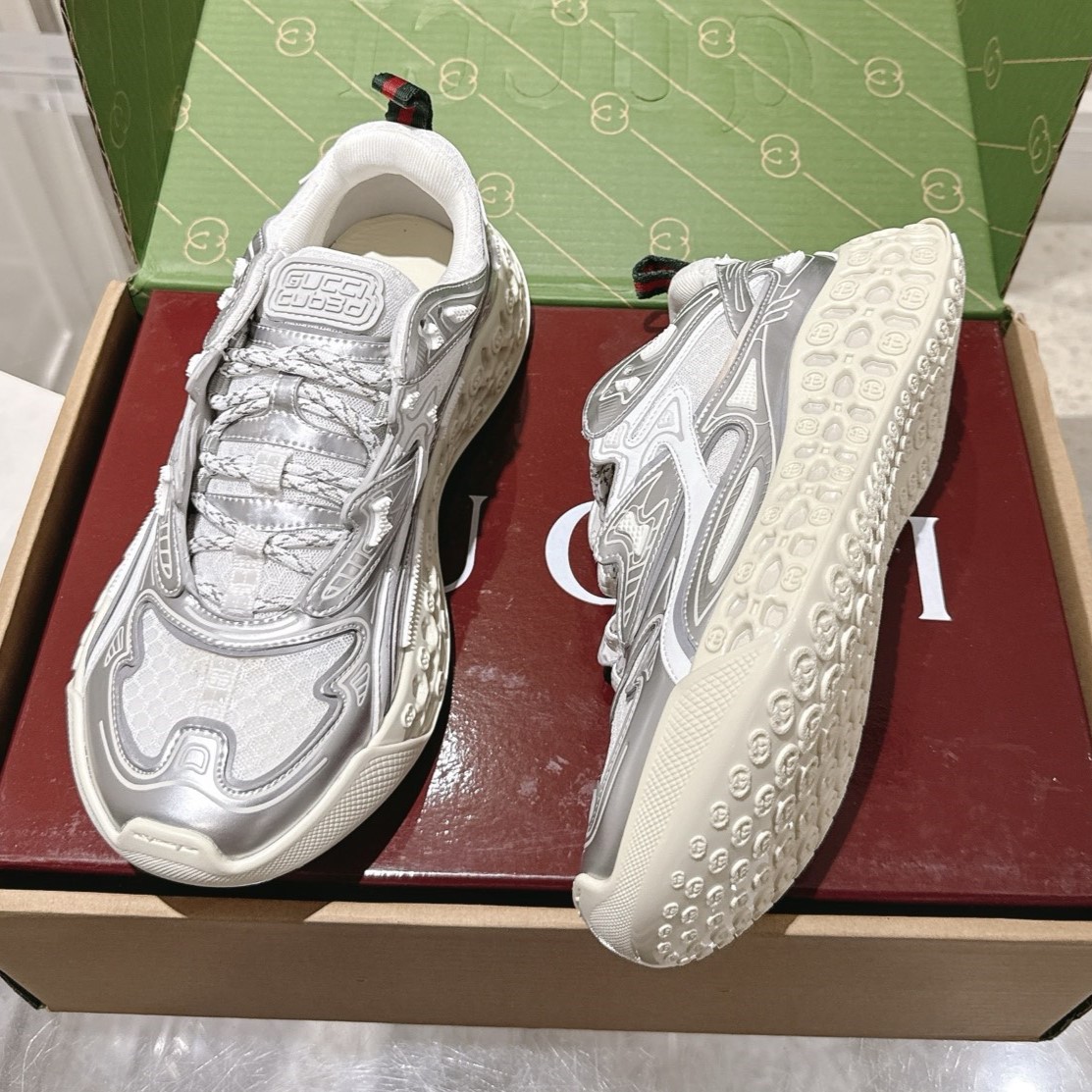 구찌 큐브 3D 스니커즈 남녀공용