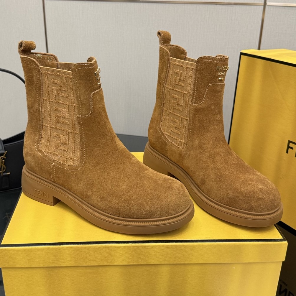 펜디 스웨이드 부츠