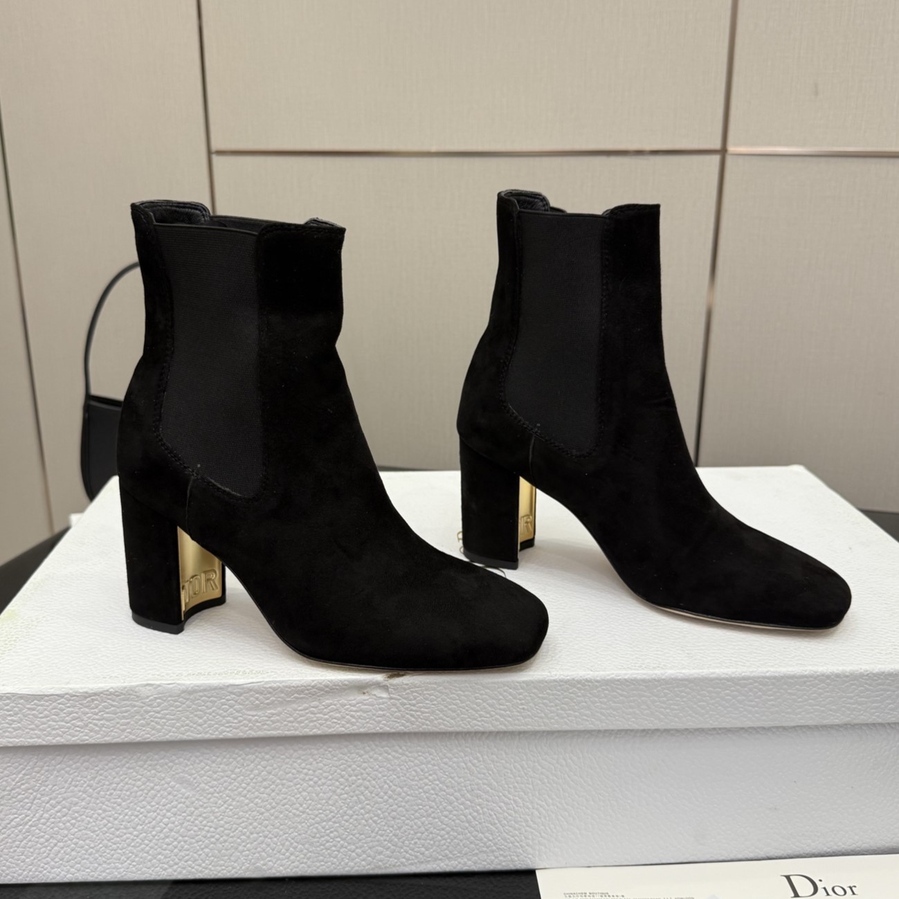 디올 첼시 부츠 힐