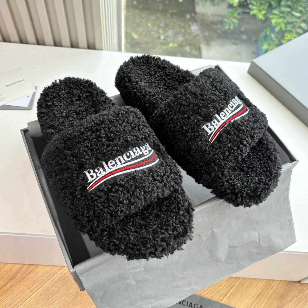 발렌시아가 여성 털 슬리퍼