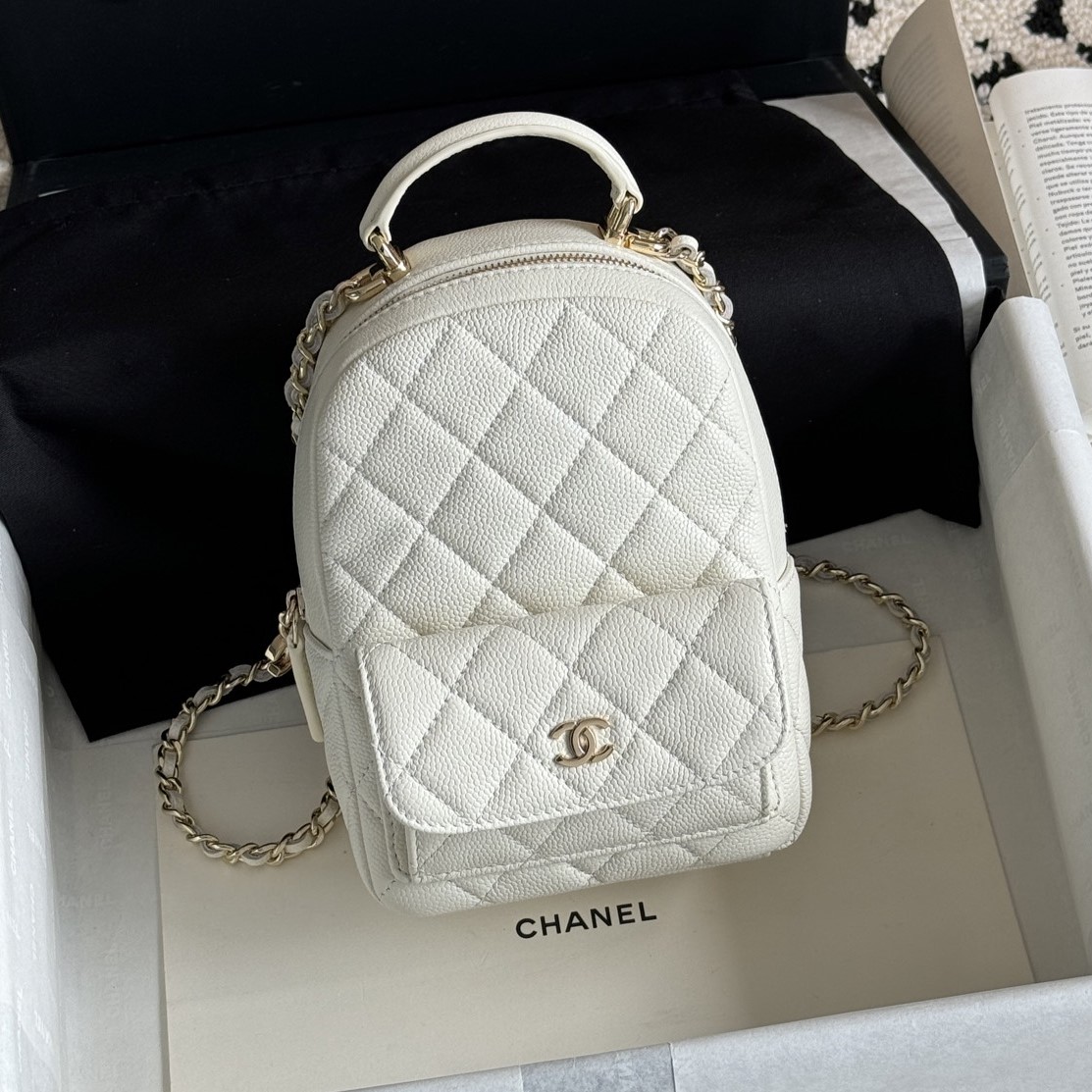 샤넬 백팩 미니 24C 캐비어