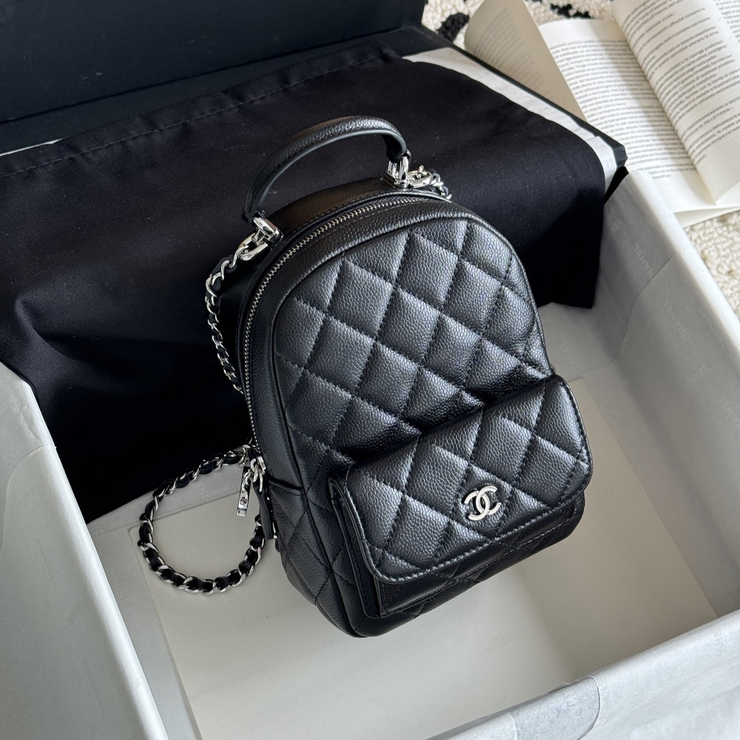 샤넬 백팩 미니 24C 캐비어