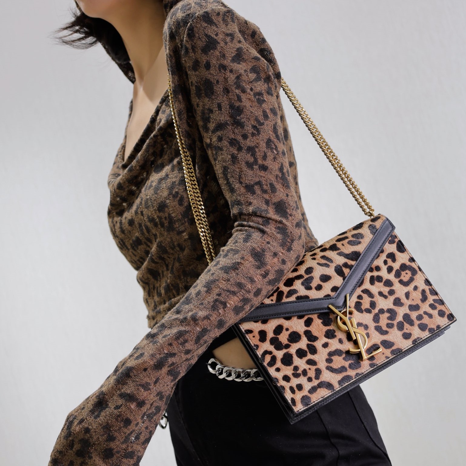 입생로랑 카산드라 미니 숄더백 레오파드 프린트 532750