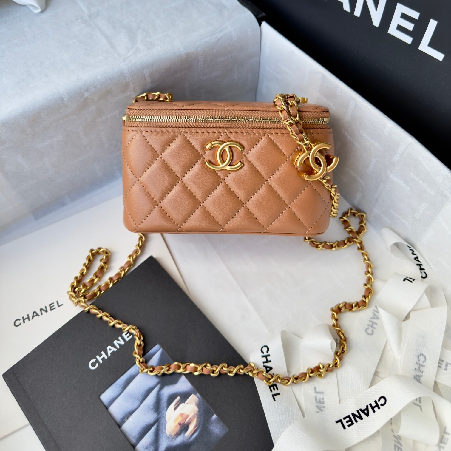 샤넬 25SS 베니티 램스킨 숄더백