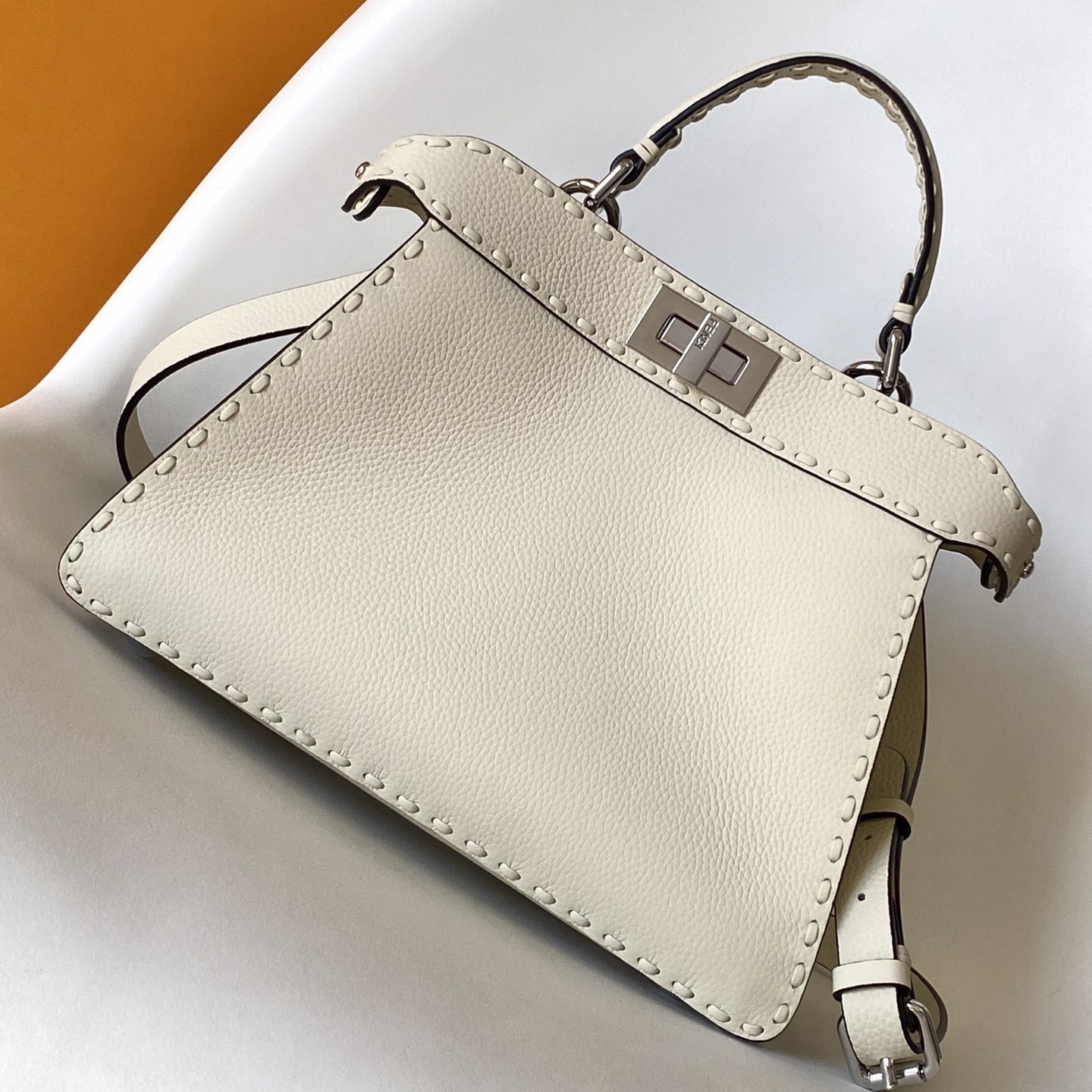 펜디 아이코닉 피카부 아이씨유 스티치 스몰 