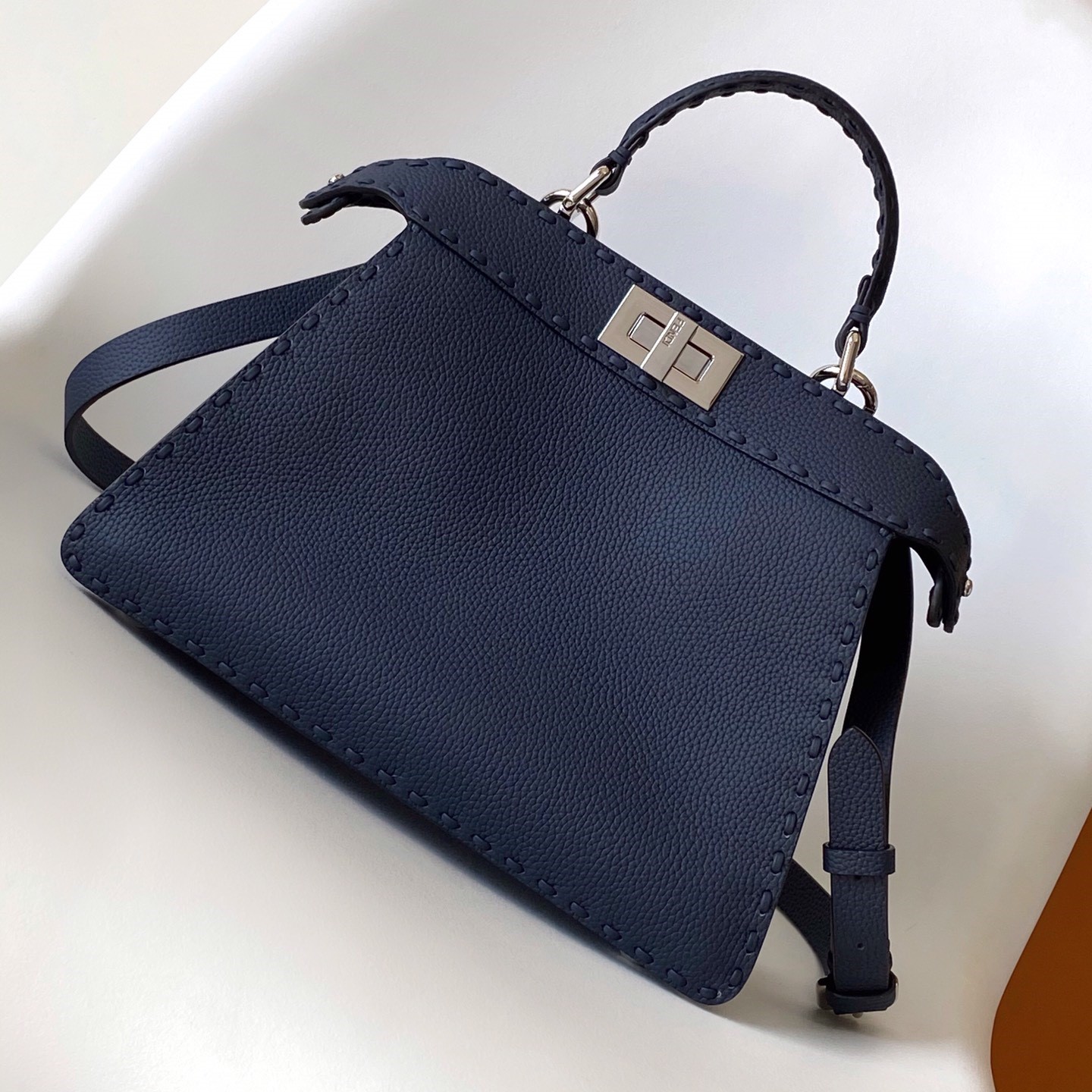 펜디 아이코닉 피카부 아이씨유 스티치 스몰 