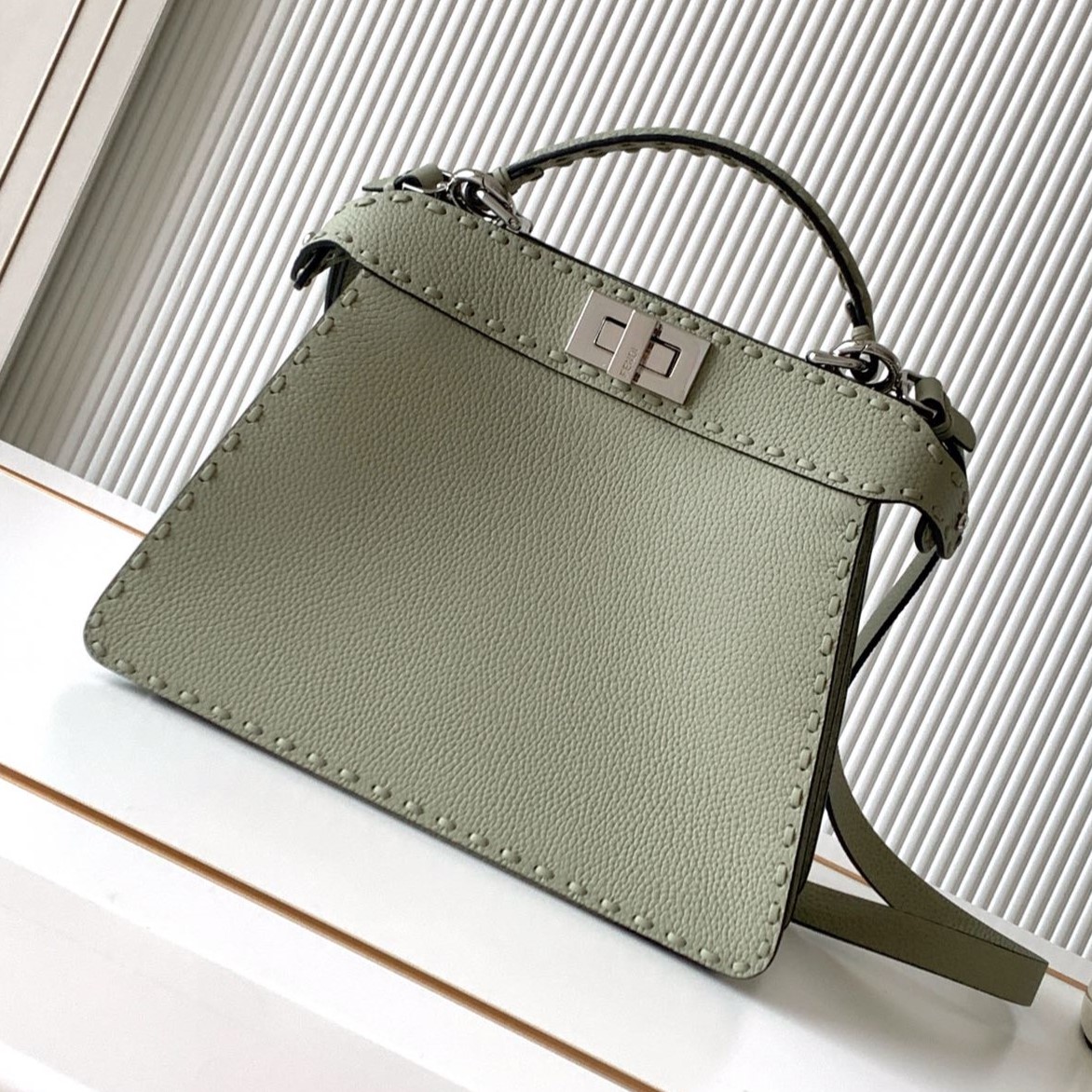 펜디 아이코닉 피카부 아이씨유 스티치 스몰