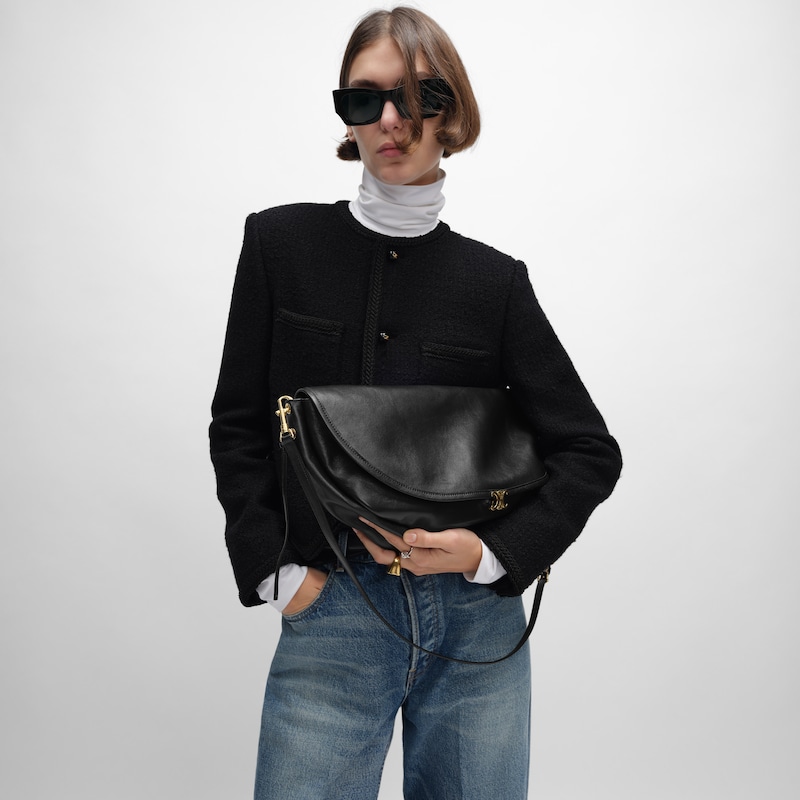 셀린느 트리오페 하프문 베사체 숄더백 124142