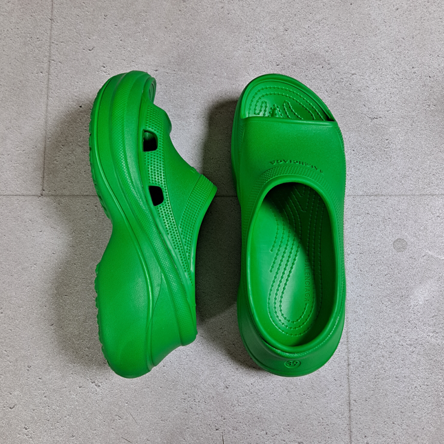 발렌시아가 여성 풀 크록스 슬리퍼