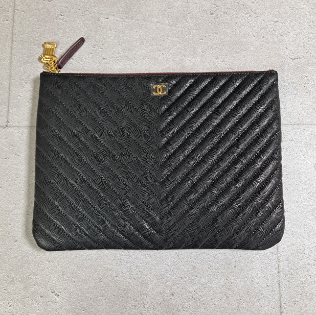 샤넬 클래식 쉐브론 라지 클러치