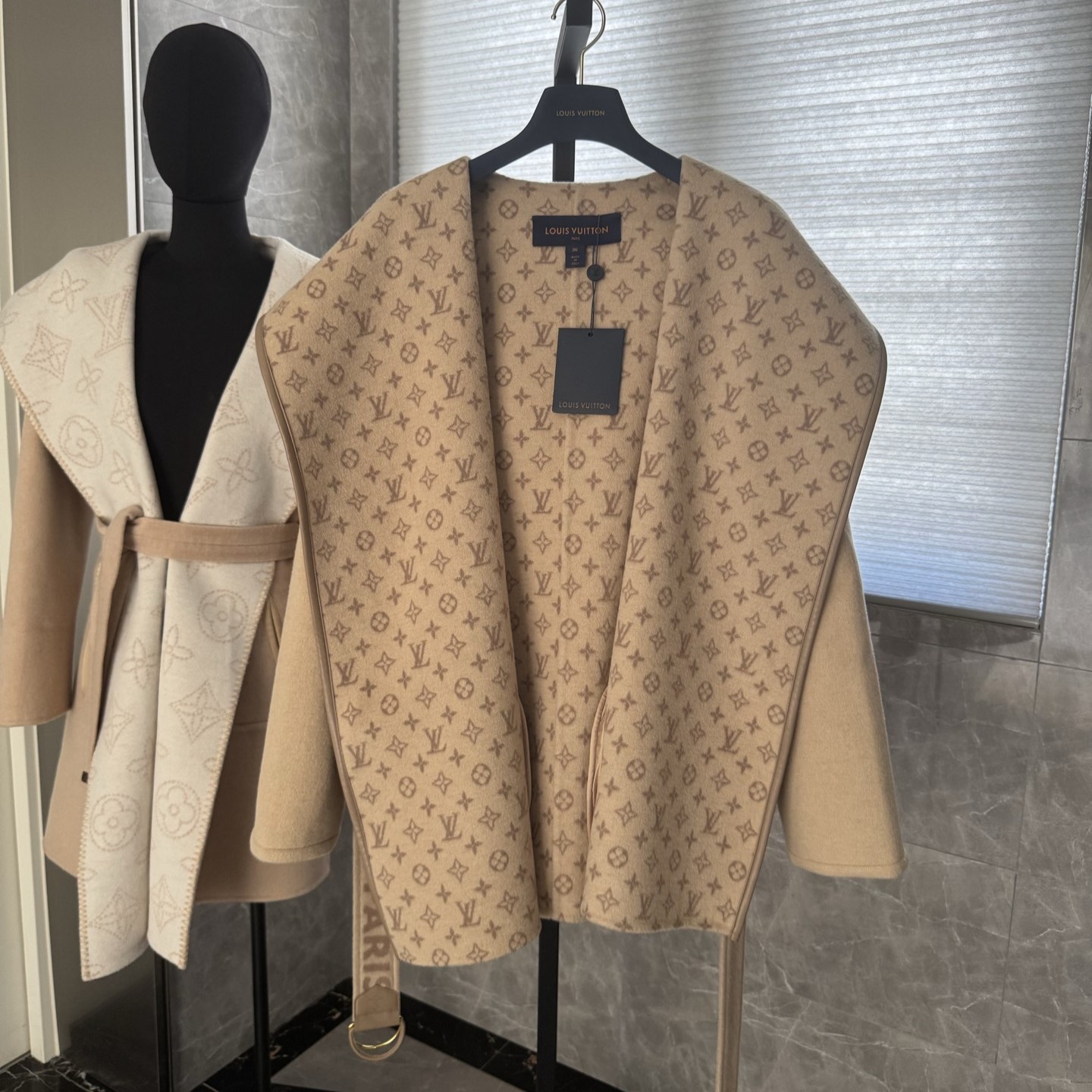 루이비통 코트 후디 드랩 롱 여성 (고급)