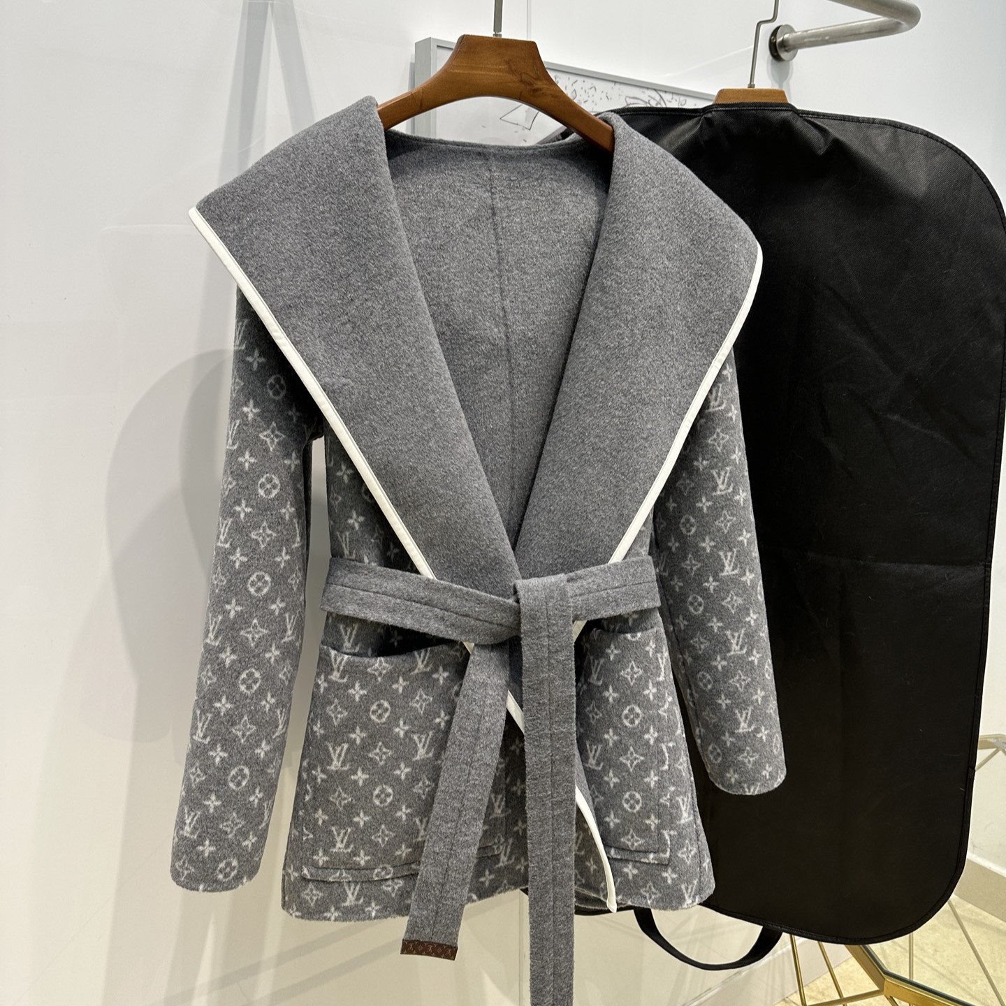 루이비통 코트 후디 드랩 롱 여성 (고급)