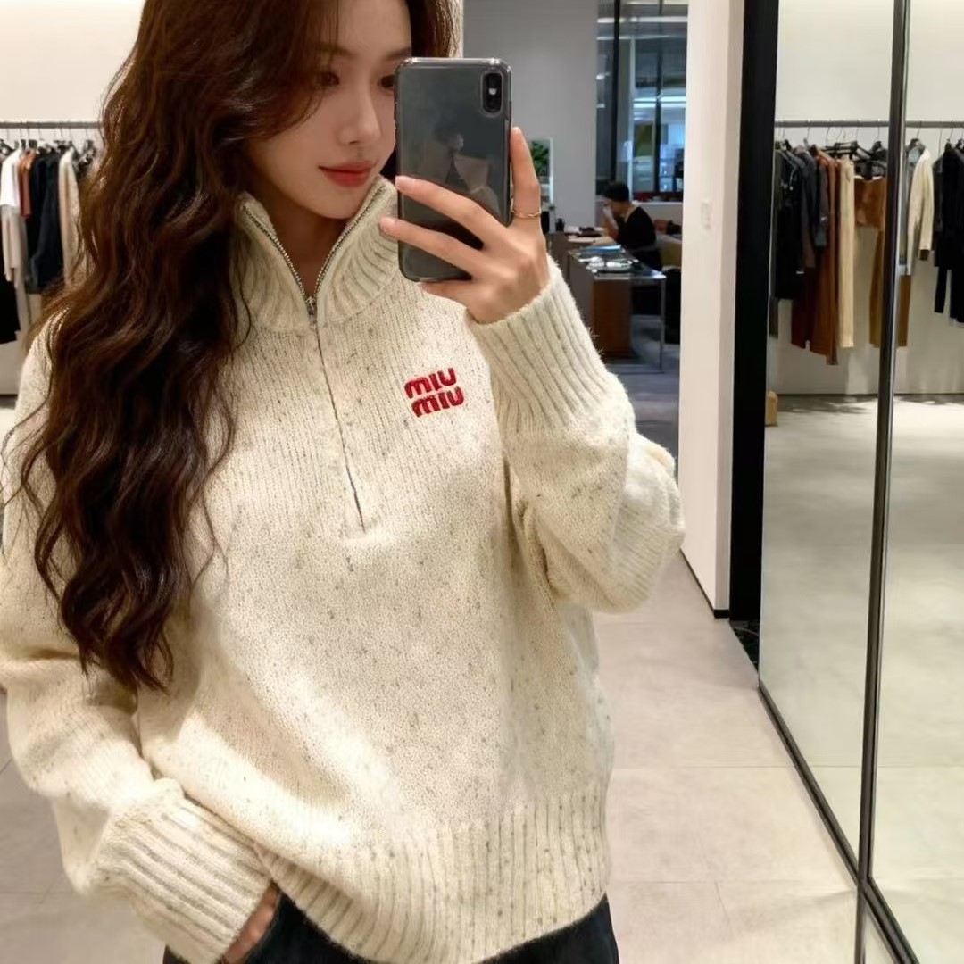 미우미우 여성 긴팔 니트 티셔츠