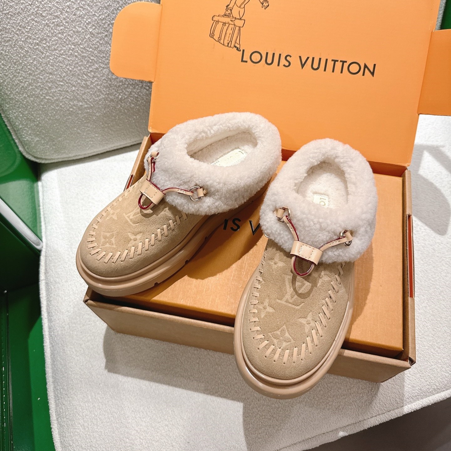 루이비통 클로즈드 뮬 슬리퍼