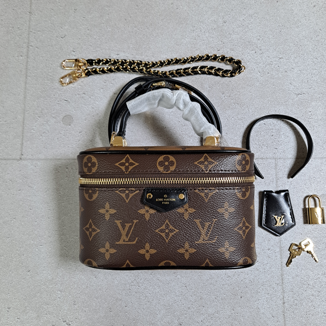 루이비통 베니티 체인 파우치 M47125