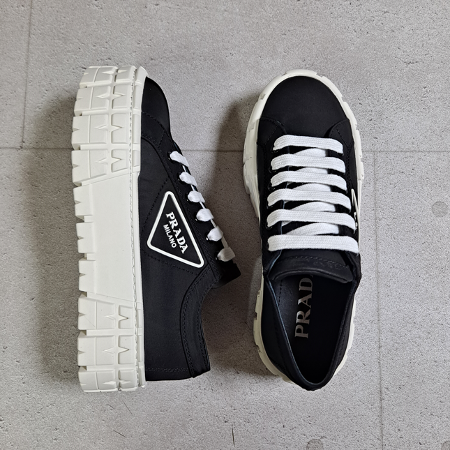 프라다 여성 개버딘 스니커즈