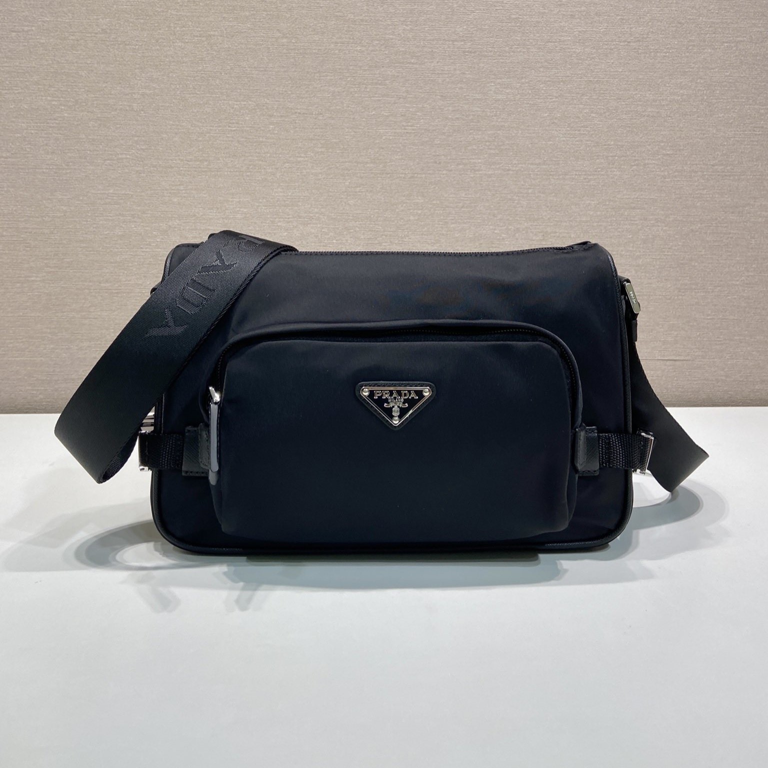 프라다 리나일론 미디움 크로스백 2VH192