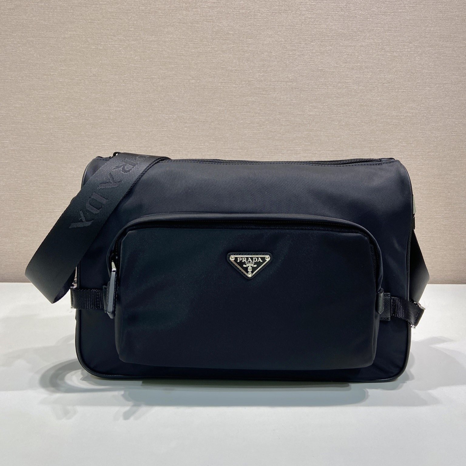 프라다 리나일론 라지 크로스백 2VH191